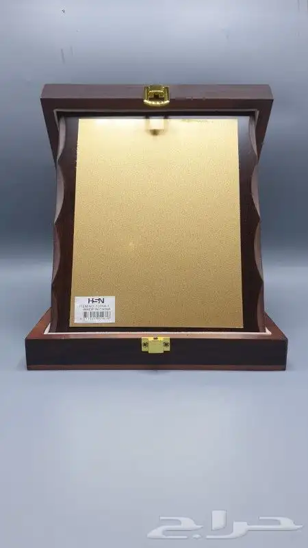 دروع تذكارية وبأرخص الأسعار بمناسبة اليوم الوطني 21