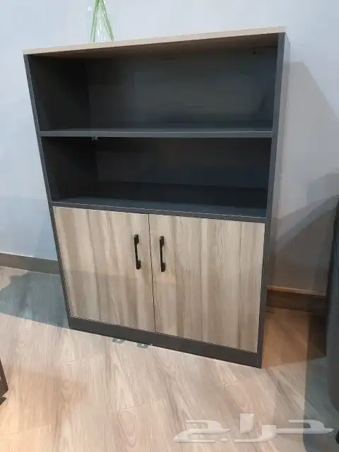 مكتب مودرن بيج وأرجل ثمانية 8