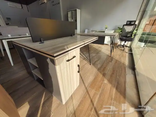 مكتب مودرن بيج وأرجل ثمانية 6