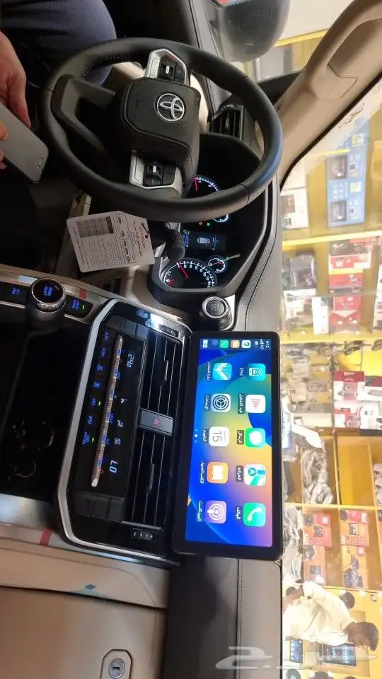 شاشة لاندكروزر 2023 شكل الوكاله كار بلاي مع كامره خلفية 6