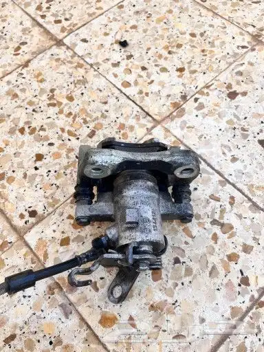 هوبات خلفيه وكليبرات مع قواعدها اودي A3 6