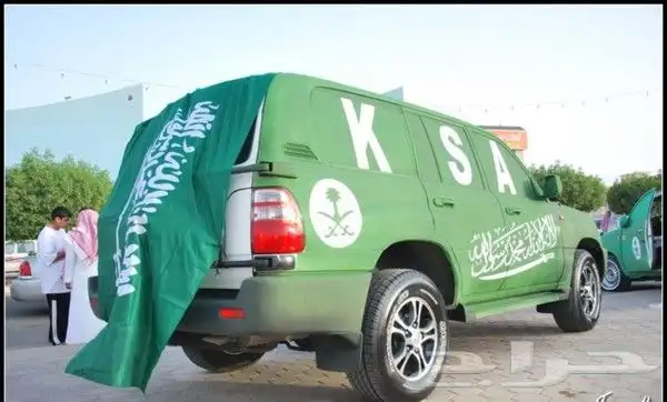 طباعة وتركيب ستيكرات وأعلام للسيارات اليوم الوطني السعودي 93 4