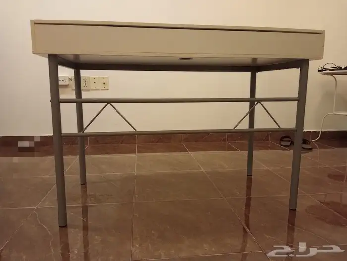 مكتب دراسي او طاولة تسريحة 2