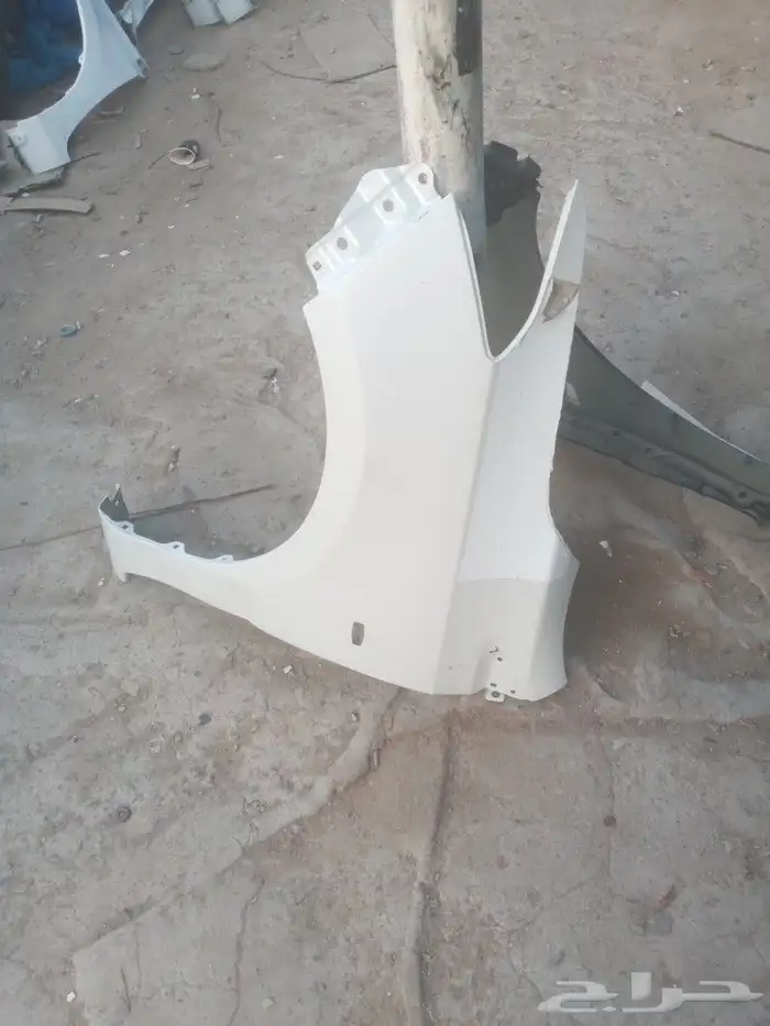 رفرف وصدامات وشنطه يارس 2015 و 20219 0