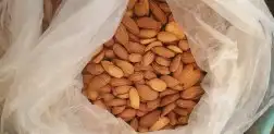 اللوز البلدي بقشر وبدون قشر وزبيب الحماط وزبيب العنب المجفف 1