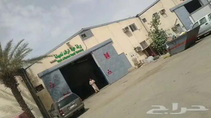 ورشة حياة الراشد لتركيب رافعات دينات هيدرولك باب خلفي 3