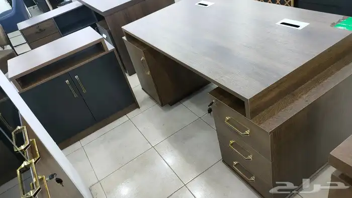 اثاث مكتبي   مكاتب وكراسي وكونترات 8