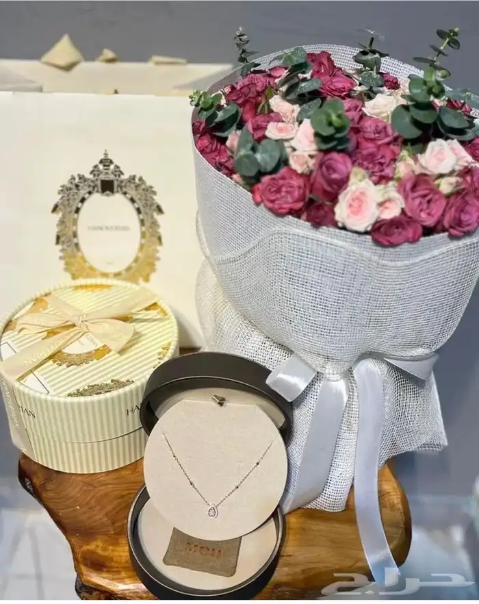 تنسيق هدايا ورد خميس مشيط ابها ..توصيل ورد هدايا الجنوب 48