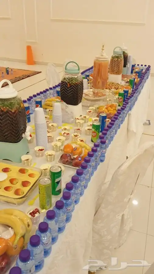 من تجهيزات مطبخ ام فاطمه مابعد العشا طاوله حلى وعصير وفواكه 1
