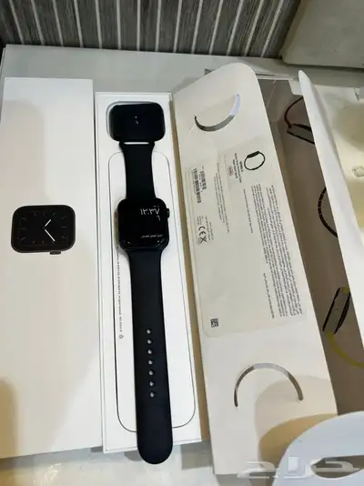 ساعة ابل نظيفه جدا المقاس44 2