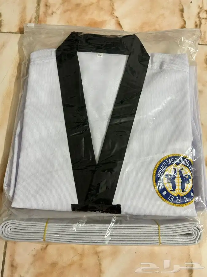 مستلزمات رياضية ملابس فنون قتالية كورة طائرة وكورة سلة 9