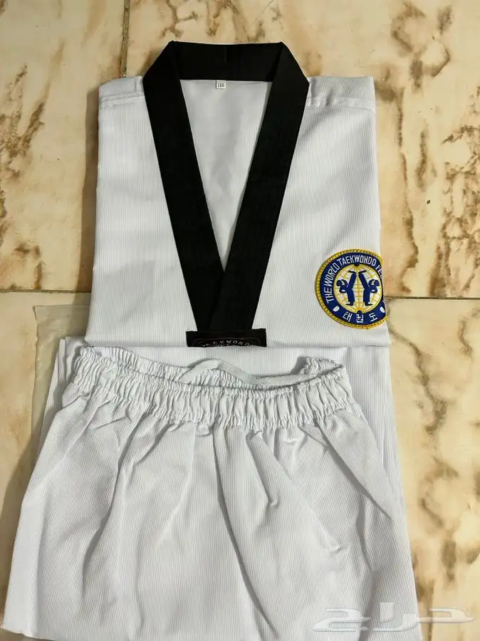 مستلزمات رياضية ملابس فنون قتالية كورة طائرة وكورة سلة 8