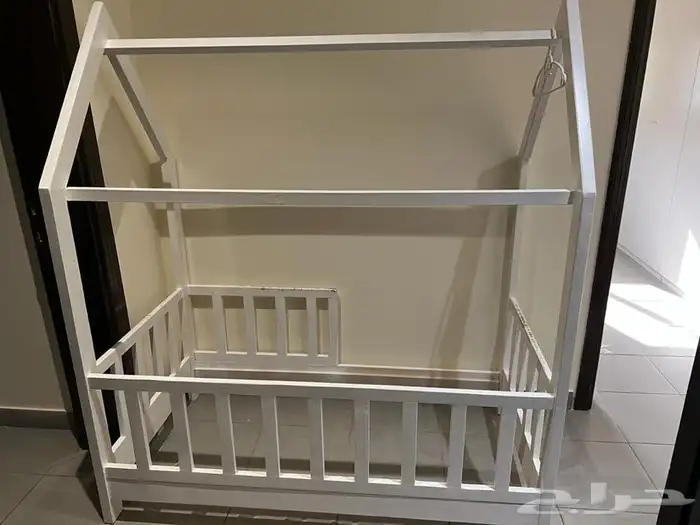سرير اطفال 1