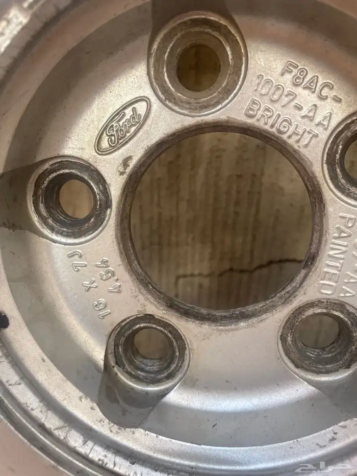 4 جنوط فكتوريا خاليه من الحكات نظيفه للبيع او للبدل 1