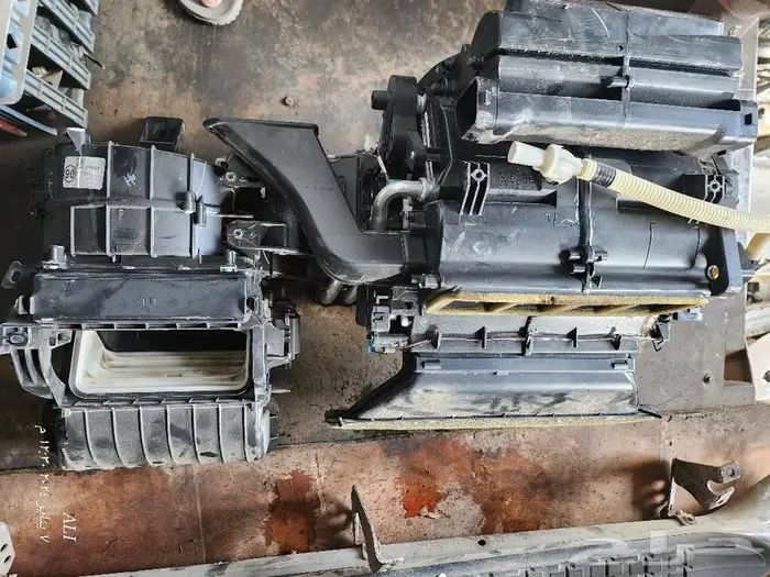 قطع غيار تاندرا سكويا تندرا سيكويا قطع غيار تشليح 81