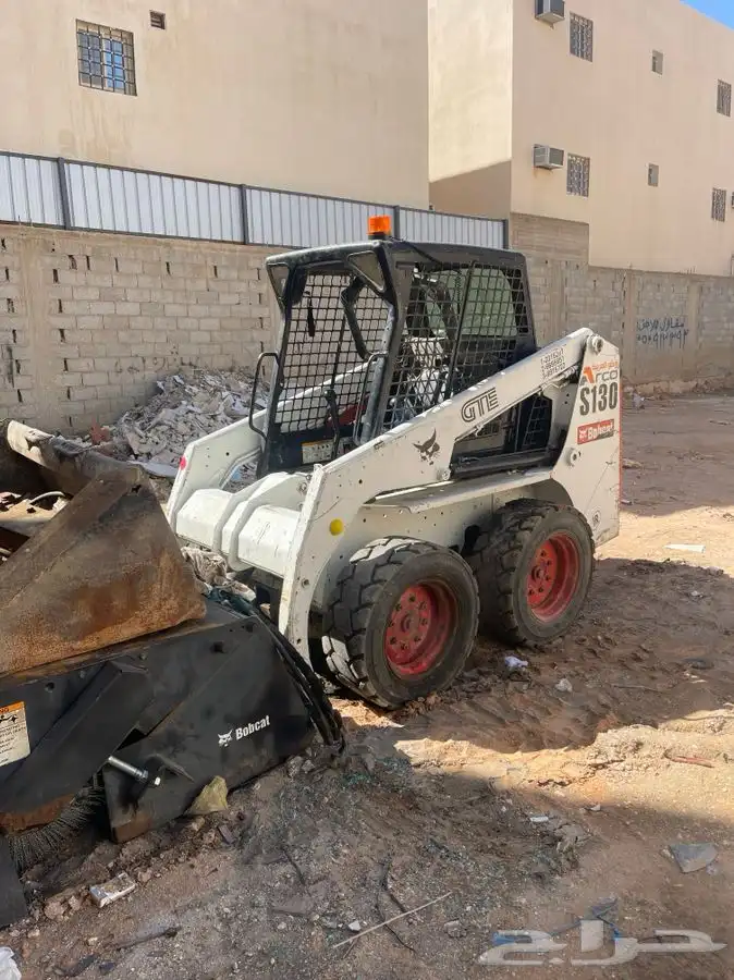 بوبكات جنزير و بكلينات صغيرة وجمع المعدات 46