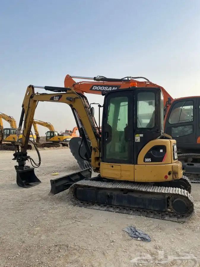بوبكات جنزير و بكلينات صغيرة وجمع المعدات 21
