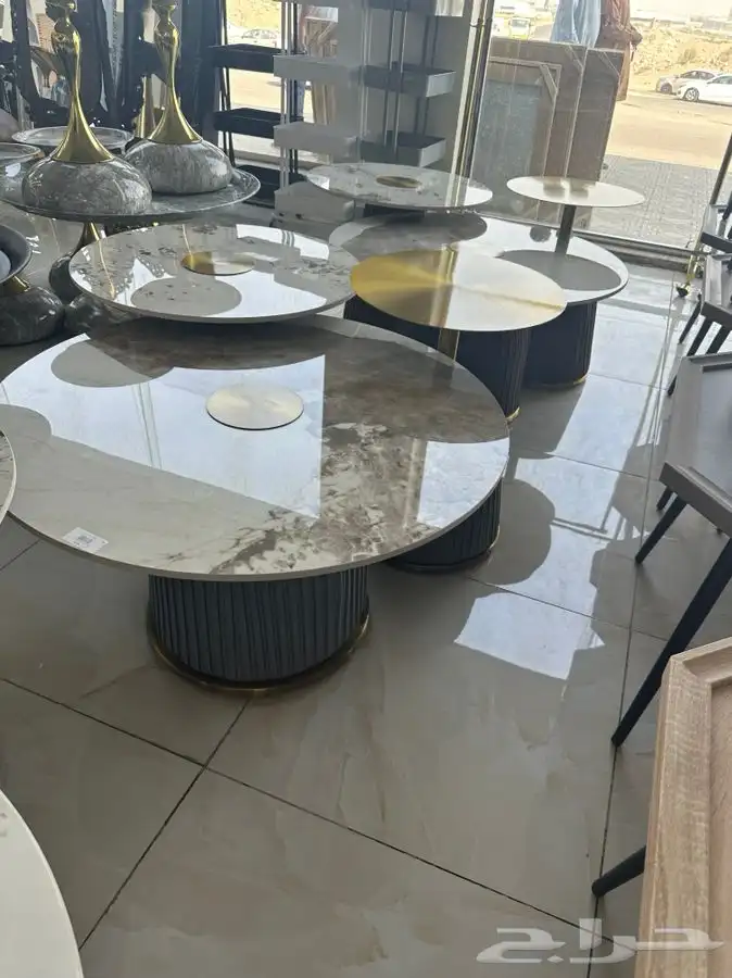 طاولات و كراسي وطاولات خدمة 1
