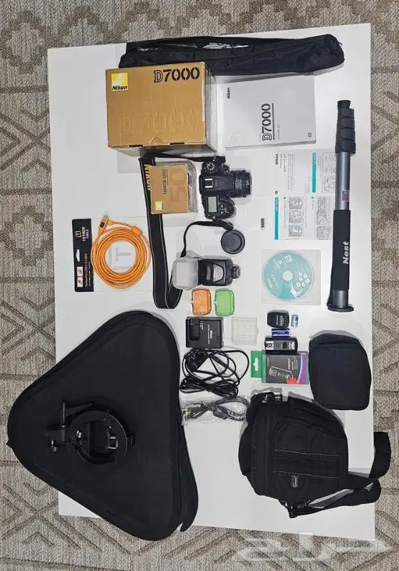 للبيع كاميرا نيكون D7000 مع ملحقاته 0