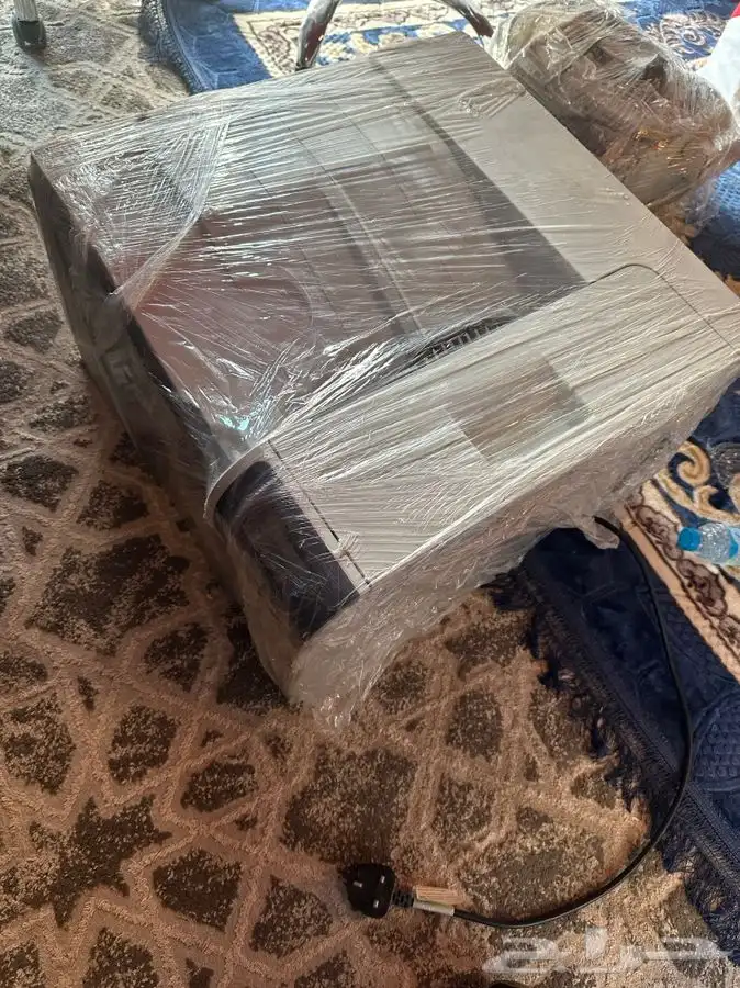 ادوات مكتبية نظيفة جدا مكائن طباعة وشاشات كمبيوتر 1