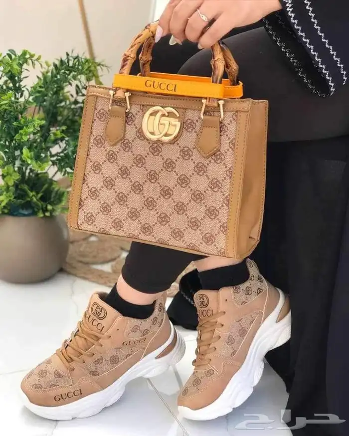 كوتشيات وشنط هدايا نسائية 41