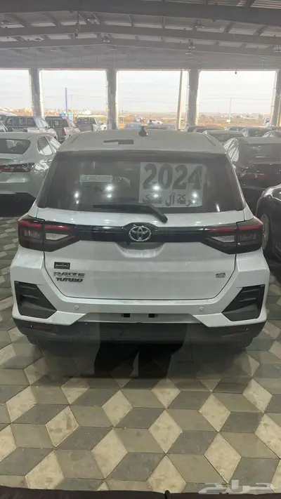 تويوتا رايز فل كامل ابيض سقف ابيض موديل 2024 5