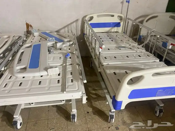 متوفر سرير طبي مع المراتب الطبيه مع حامل المغذي 0