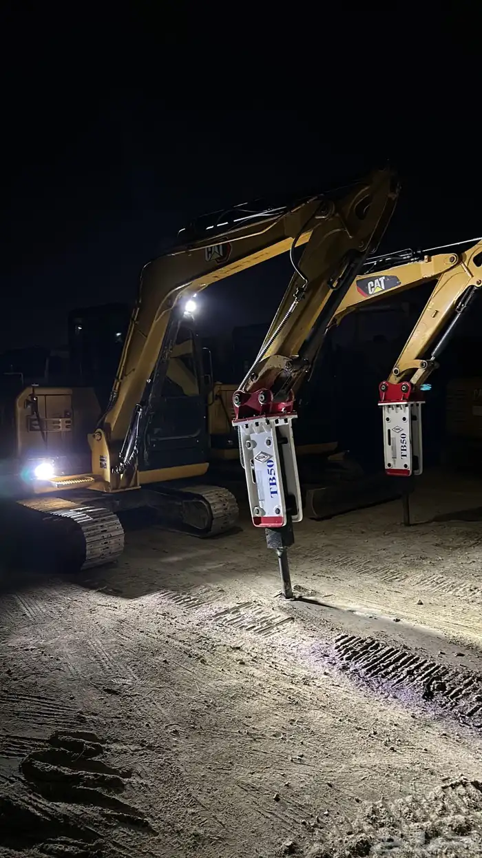 بكلين صغير. Mini excavator 2