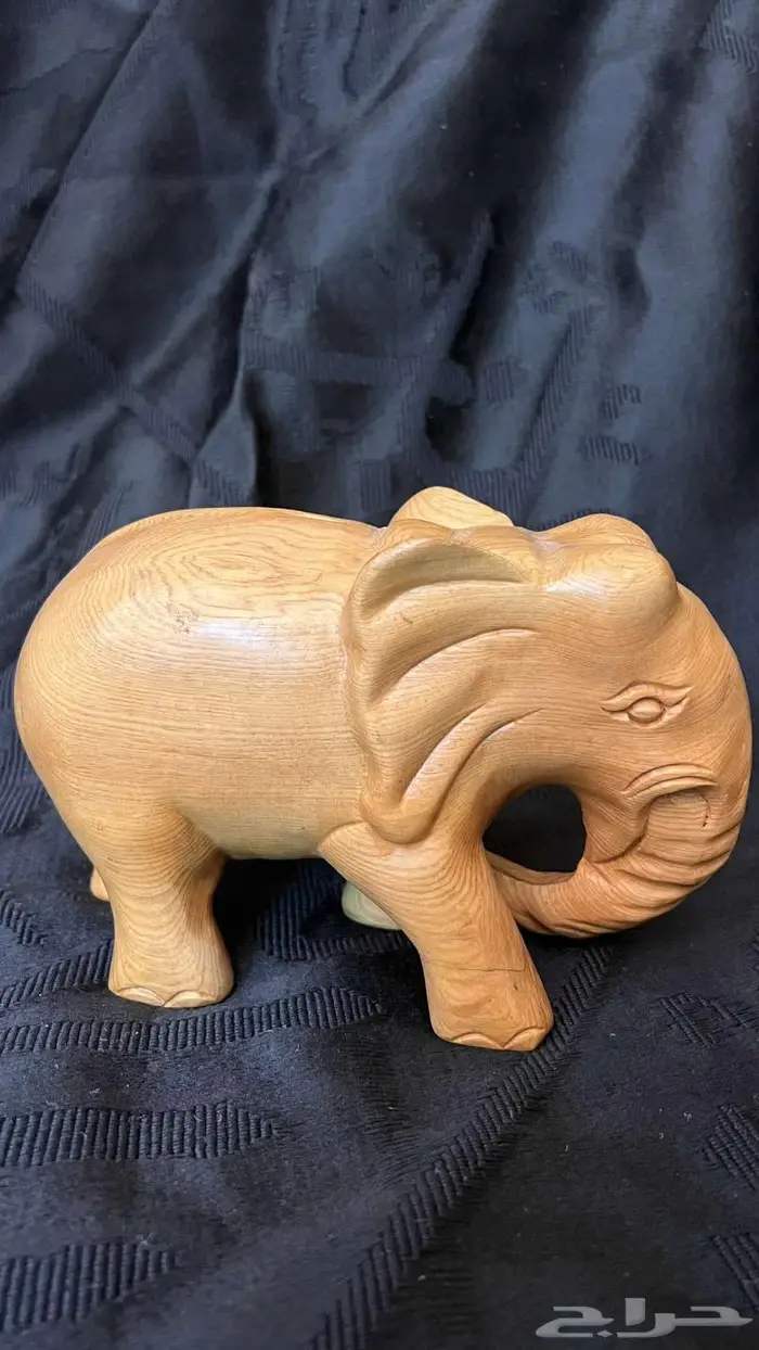 مجسم فيل من الخشب 2