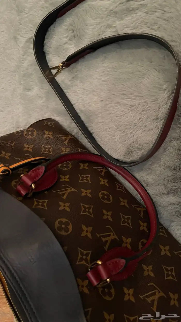 شنطه لويس فيتون اصليه بملحقاتها بالتغليف والكرتون 4