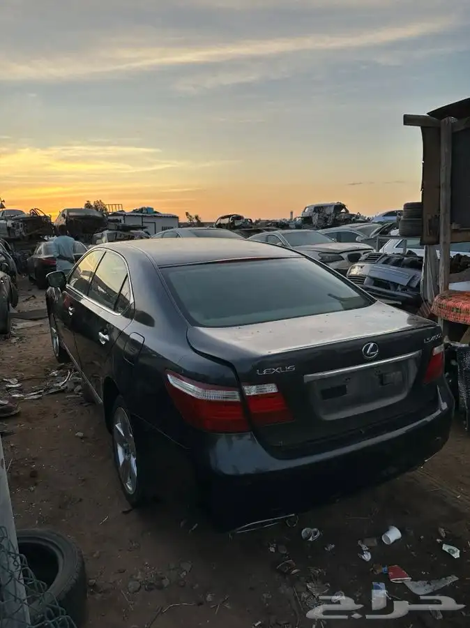 قطع غيار تشليح لكزس LS460 موديل 2008سعودي 4