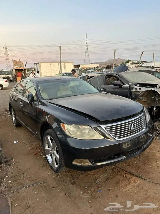 قطع غيار تشليح لكزس LS460 موديل 2008سعودي 0