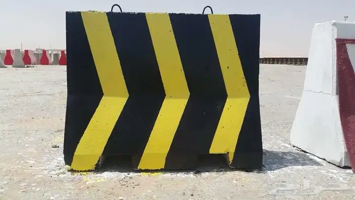 حواجز خرسانية قواعد انارة 15