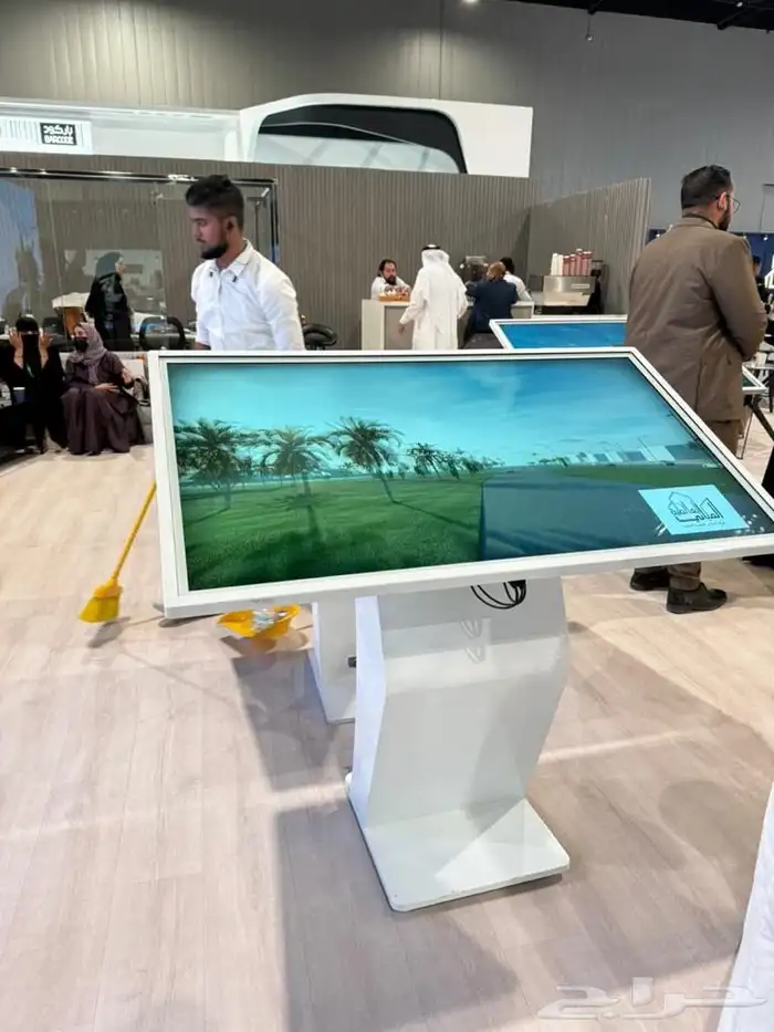 شاشات و بروجكتر 10