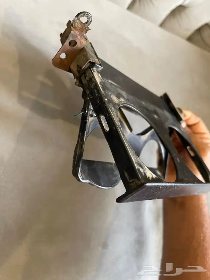 للبيع درج اكواب يركب للهايلكس 89 الى 97 نضيف 1