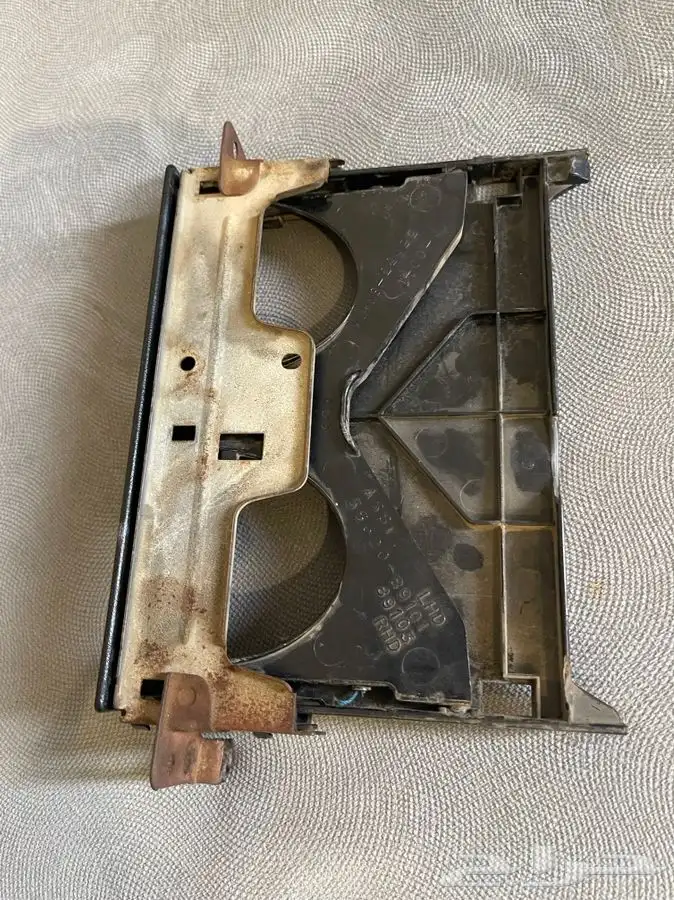 للبيع درج اكواب يركب للهايلكس 89 الى 97 نضيف 5