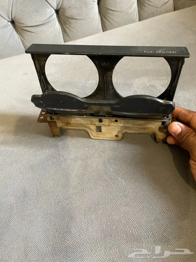 للبيع درج اكواب يركب للهايلكس 89 الى 97 نضيف 2