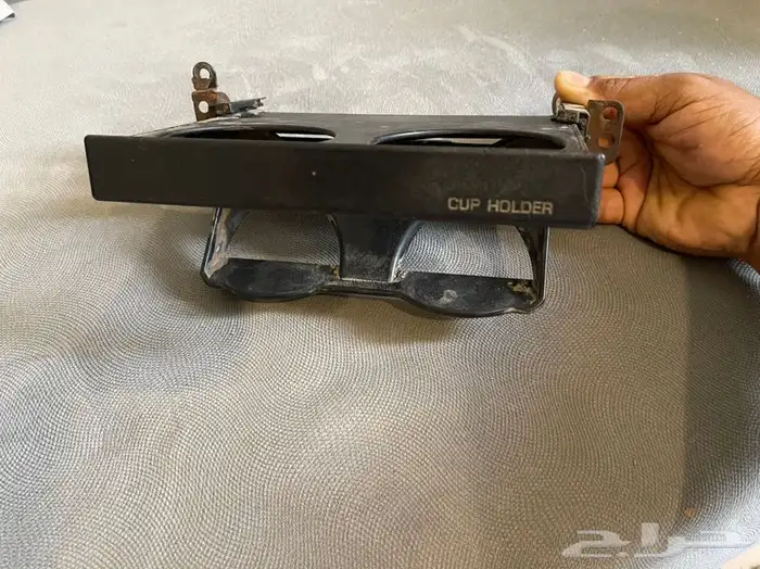 للبيع درج اكواب يركب للهايلكس 89 الى 97 نضيف 4