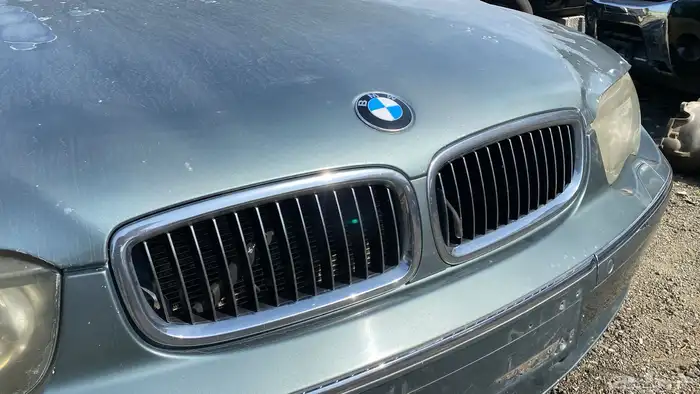 بي ام دبليو الفئة السابعة 730 قطع تشليح 6