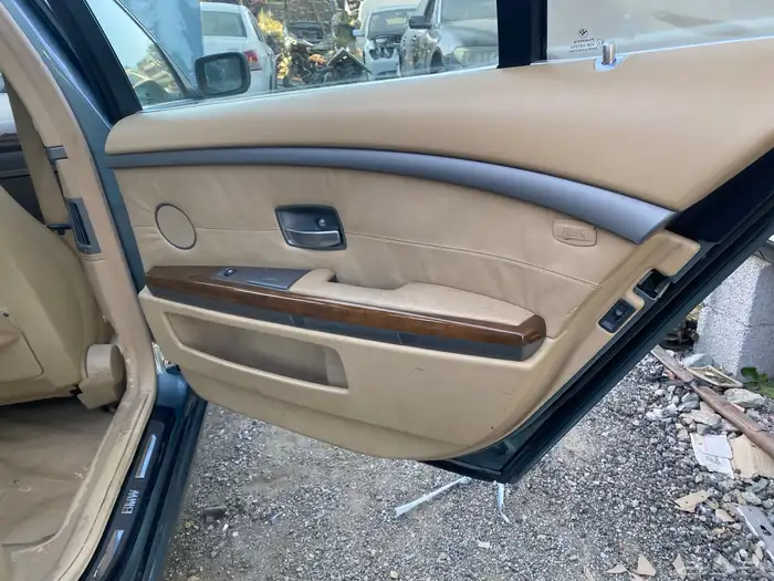 بي ام دبليو الفئة السابعة 730 قطع تشليح 9