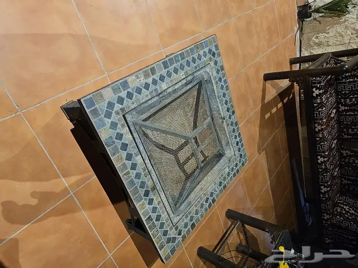 منقل ساكو مربع مزين بقطع رخامية 0