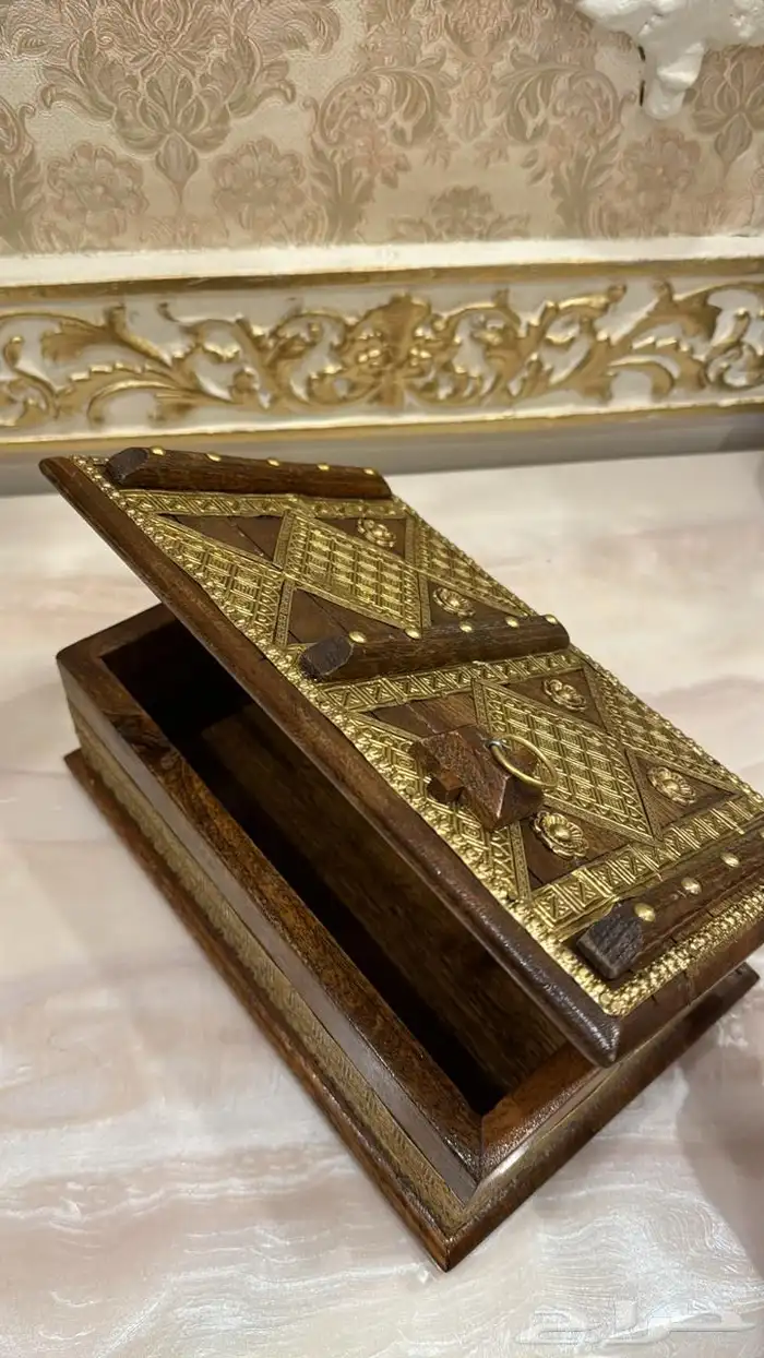 صندوق على شكل باب خشبي 0