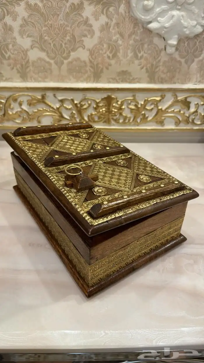 صندوق على شكل باب خشبي 1