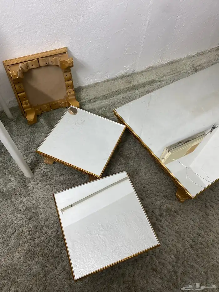 طاوله ارضيه ذهبي 0