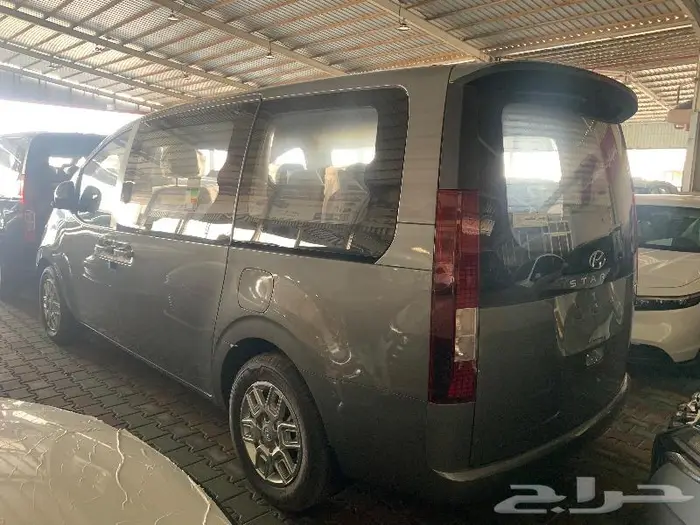 هيونداي ستاريا 2024 ديزل 9 راكب 3