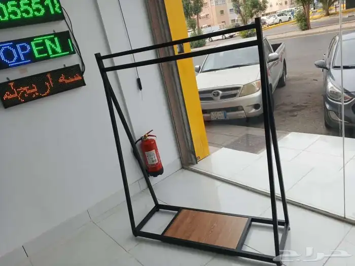 استاند أرفف مائل. استاند مثلث معا رف 7