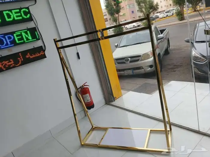استاند أرفف مائل. استاند مثلث معا رف 6