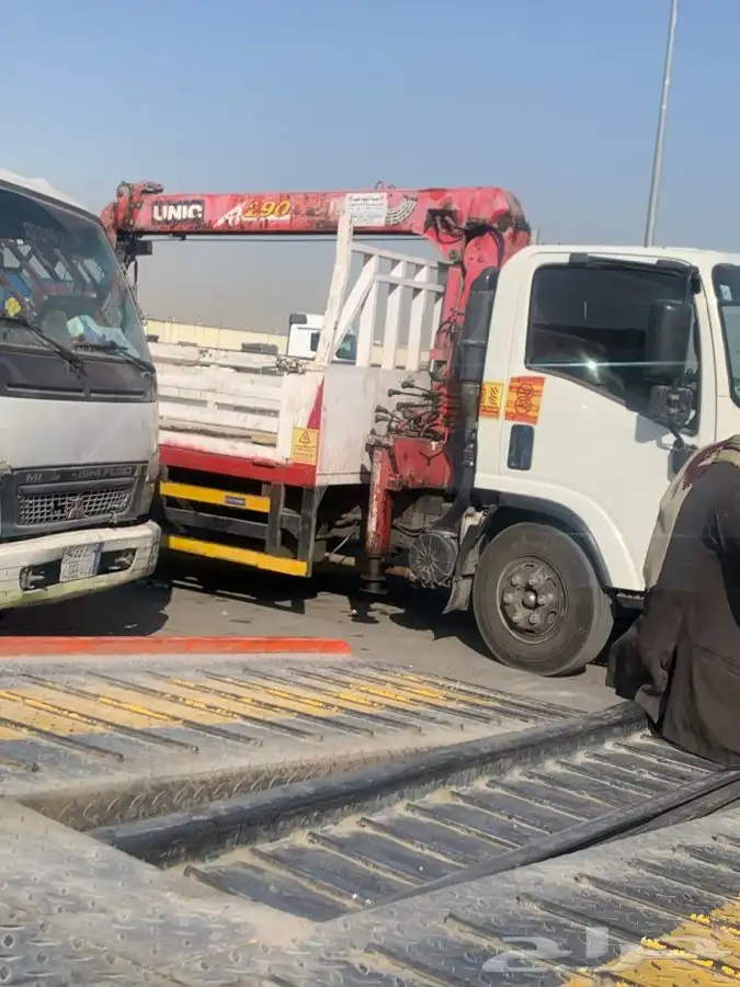 رفع عمال تركيب وفك لوحات 0