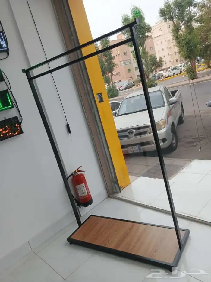استاند أرفف مائل. استاند مثلث معا رف 1