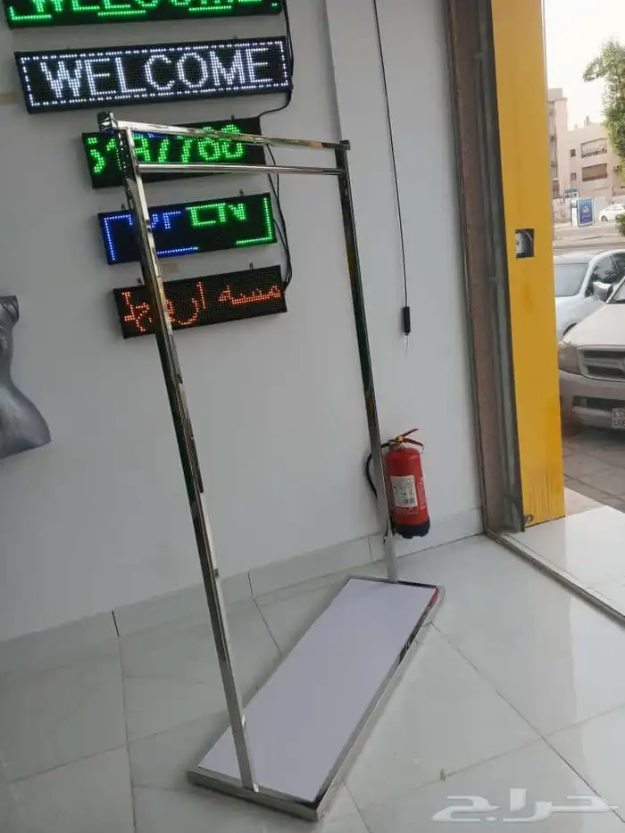 استاند أرفف مائل. استاند مثلث معا رف 3